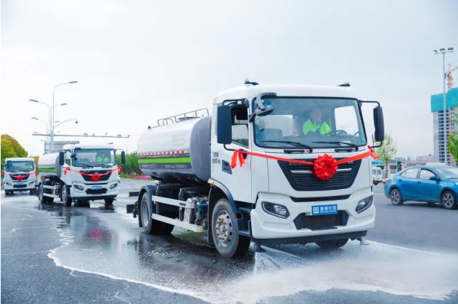 新时代中国城市美容师！710公海寰宇环境新能源环卫车可减排4.5万吨污染物