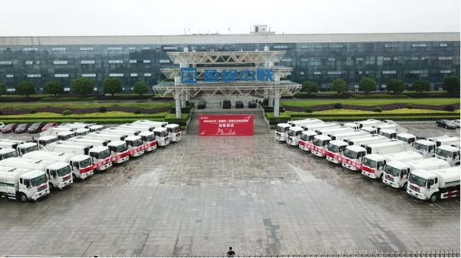 710公海寰宇环境批量环卫装备发往柬埔寨，助力“一带一路”建设